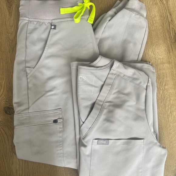 FIGS Scrubs - Picture 5 of 15
